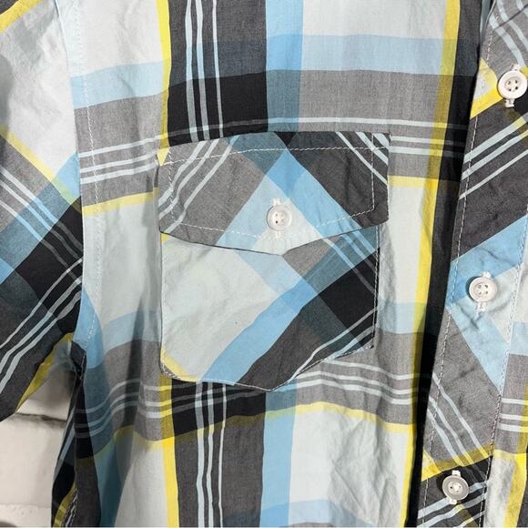Disney Blue, Grey, and Yellow Plaid Short Sleeve Button Down Shirt size Medium - Picture 7 of 10